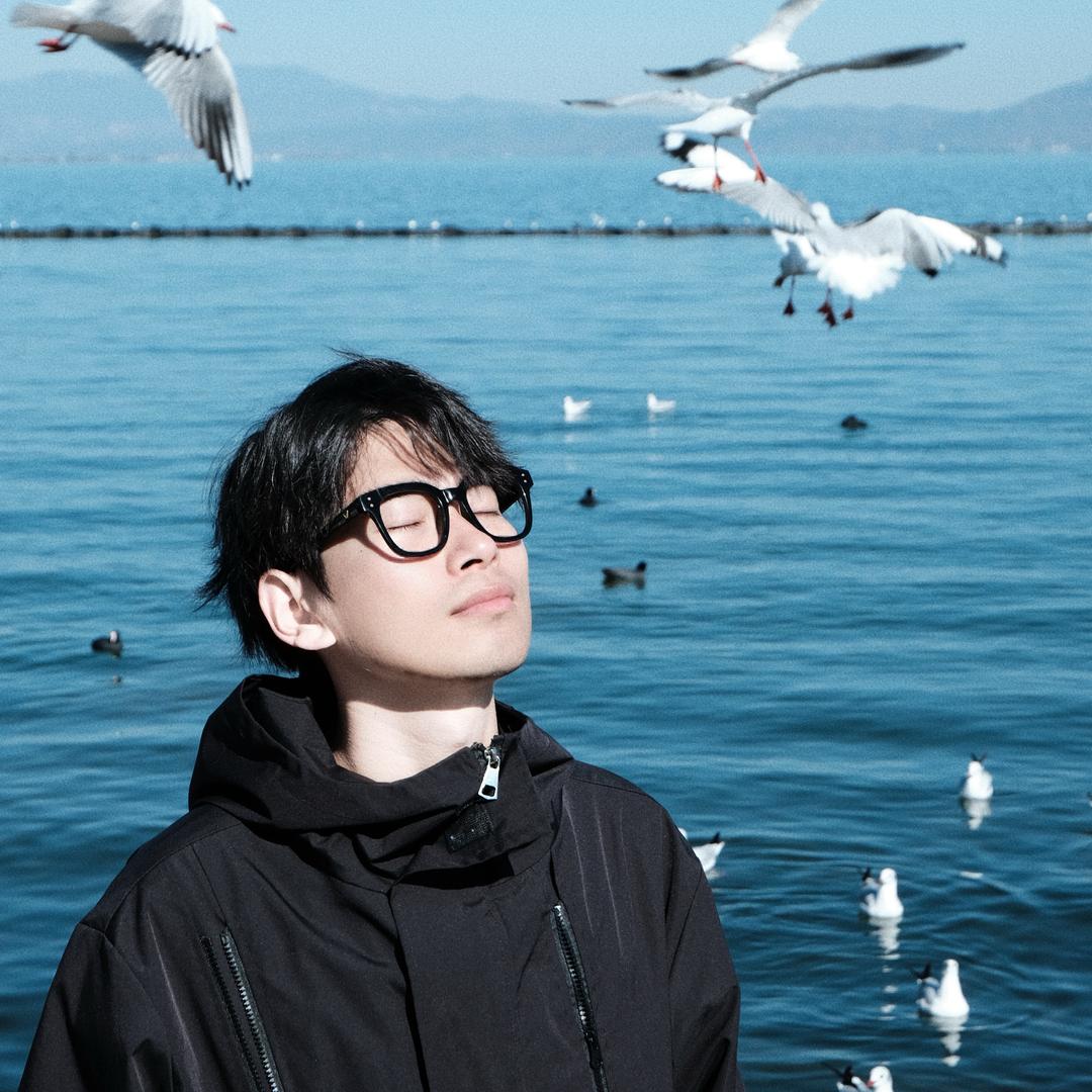 俊。