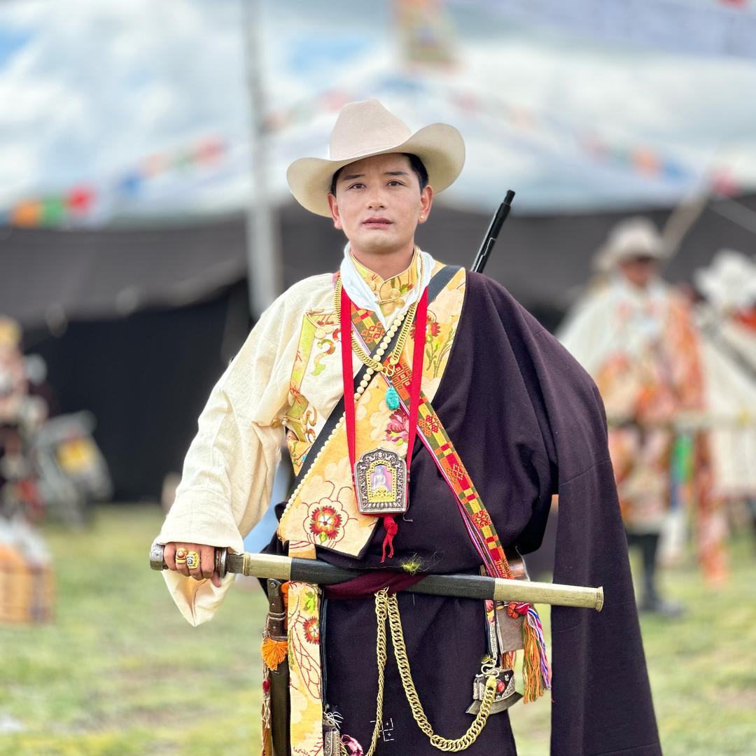 降村藏装设计师.