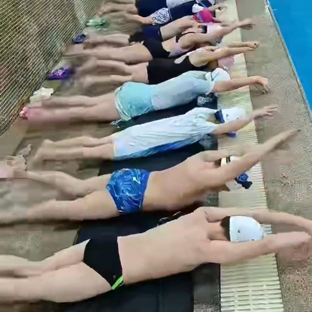 鹰力游泳馆石头