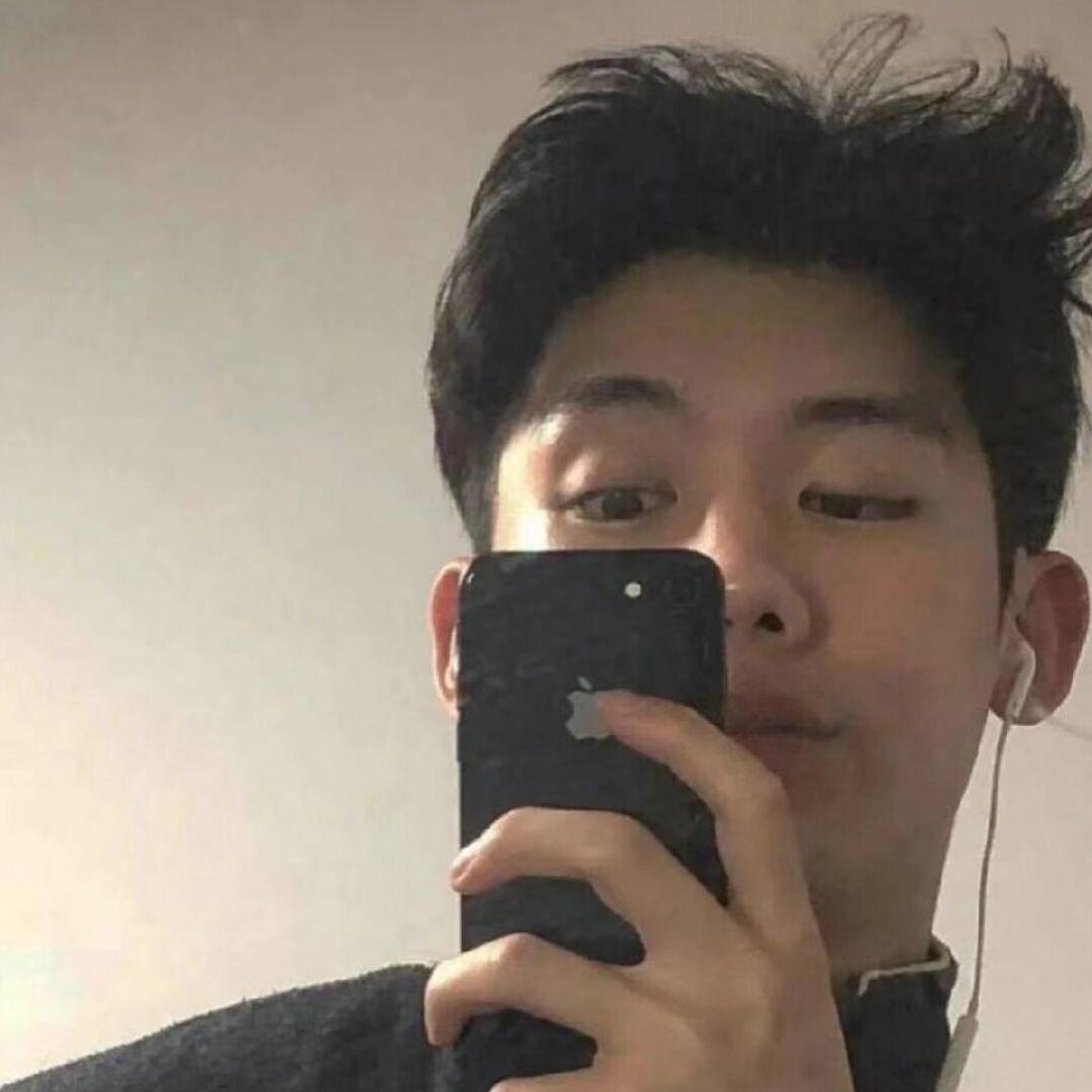 忧郁的帅哥