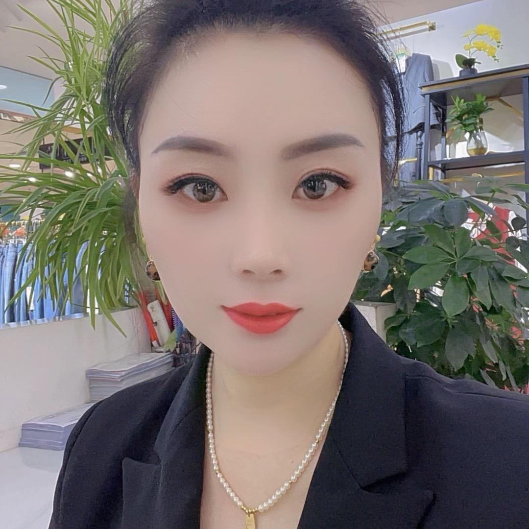 卢氏银基三楼乐艾妮专柜