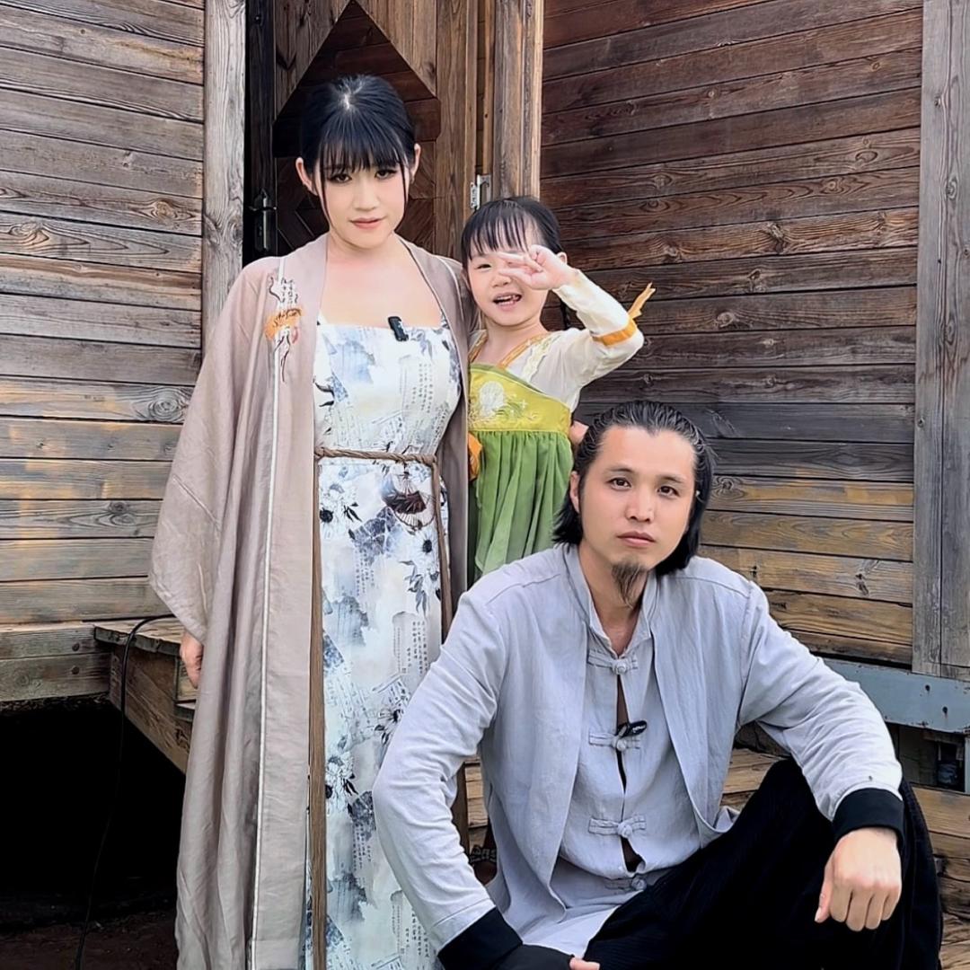 周七夫妇(大巴房车新疆之行)