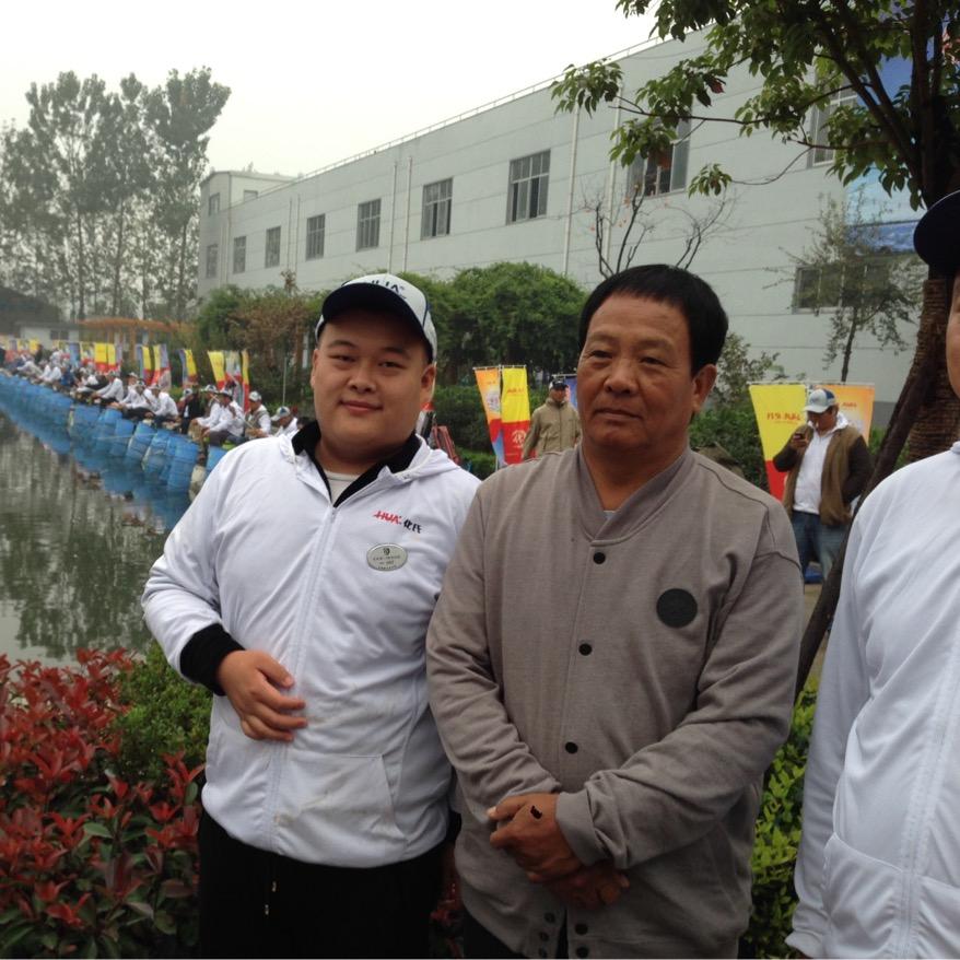 爱钓鱼的胖弟弟