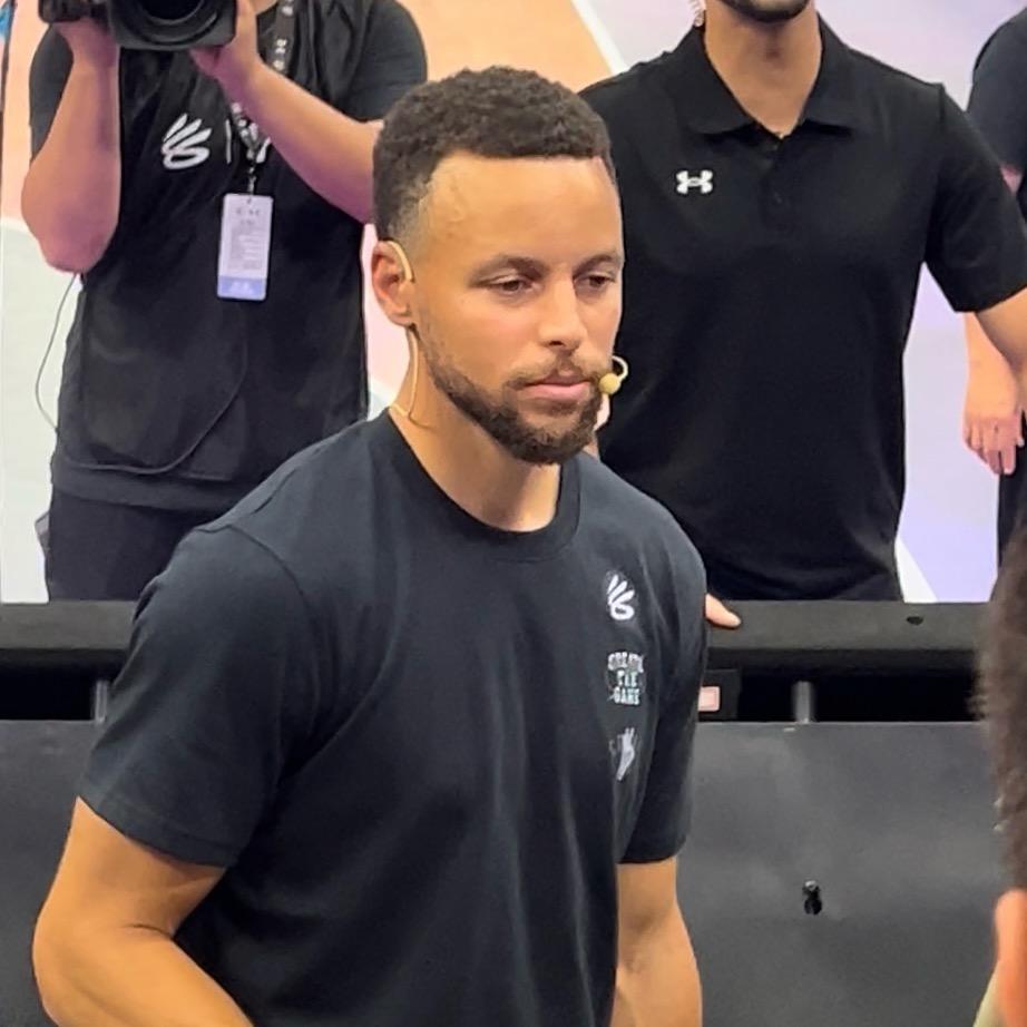 30.（跟库里有合照版）