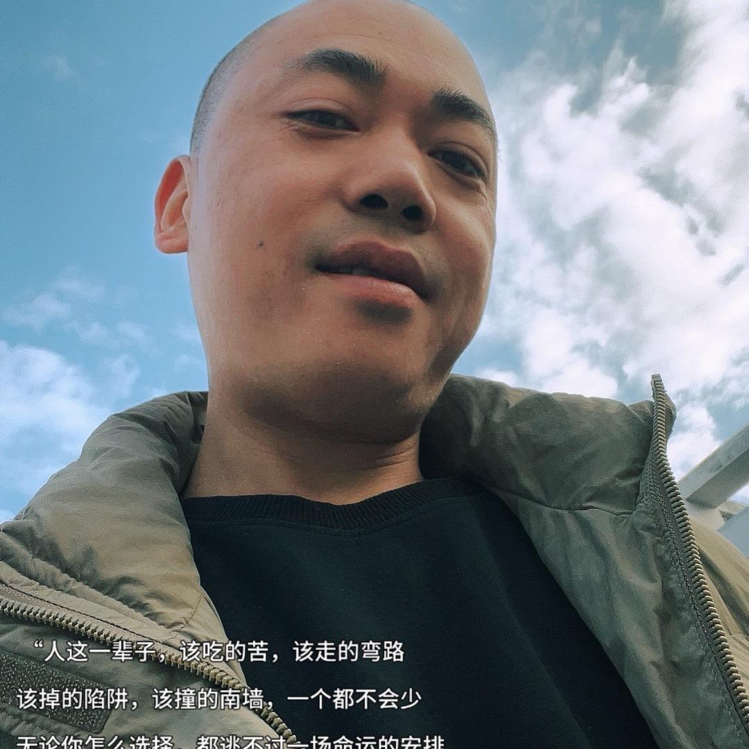 被🍷酒🍺喝疯的小子