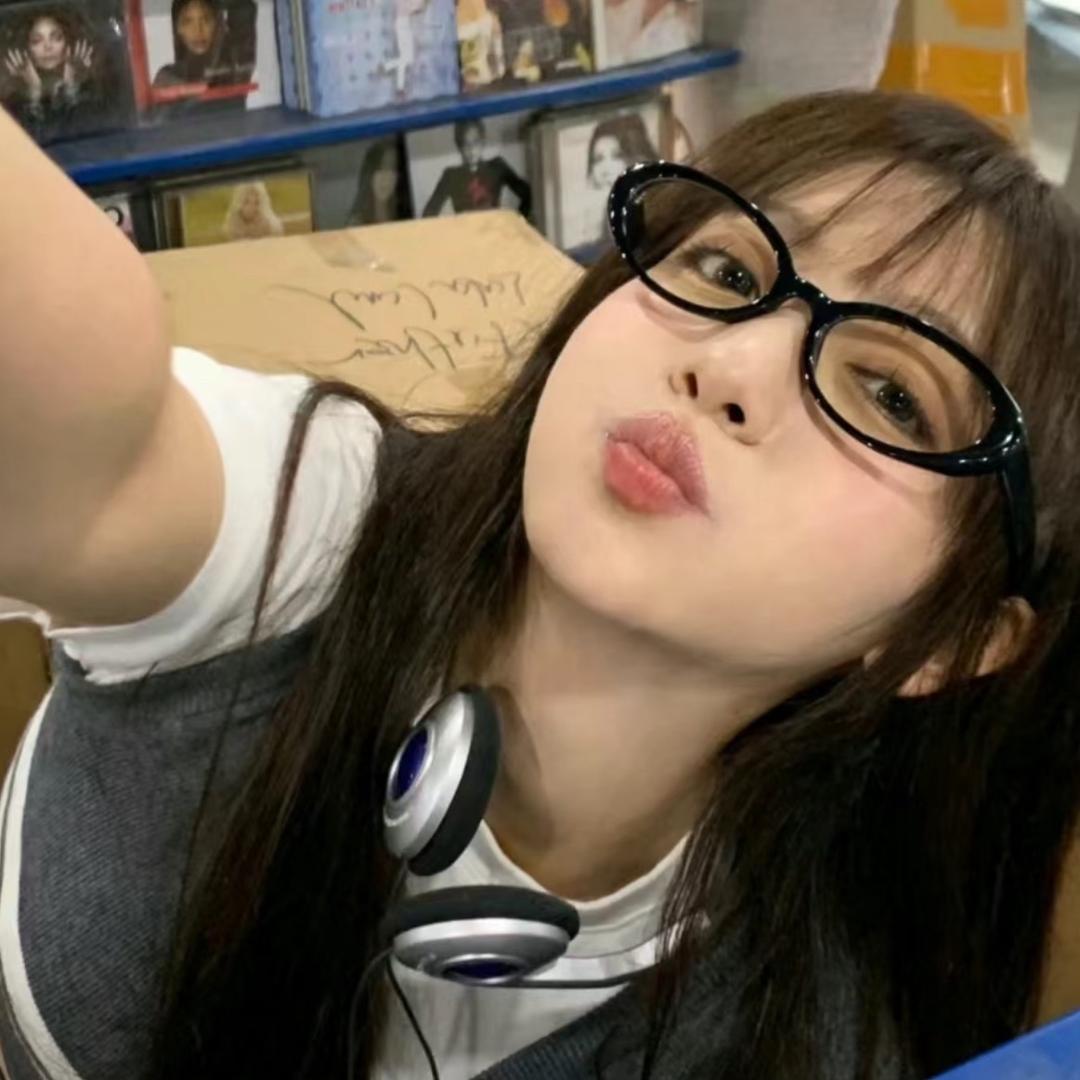 腼腆小美