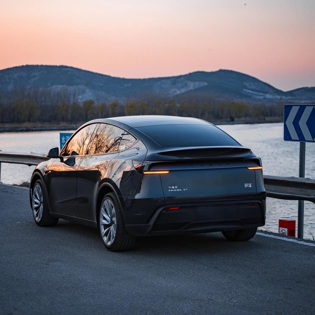 特斯拉-model y雯雯