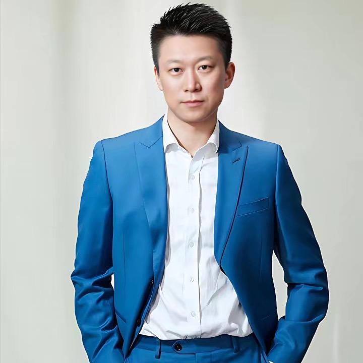 王 鑫