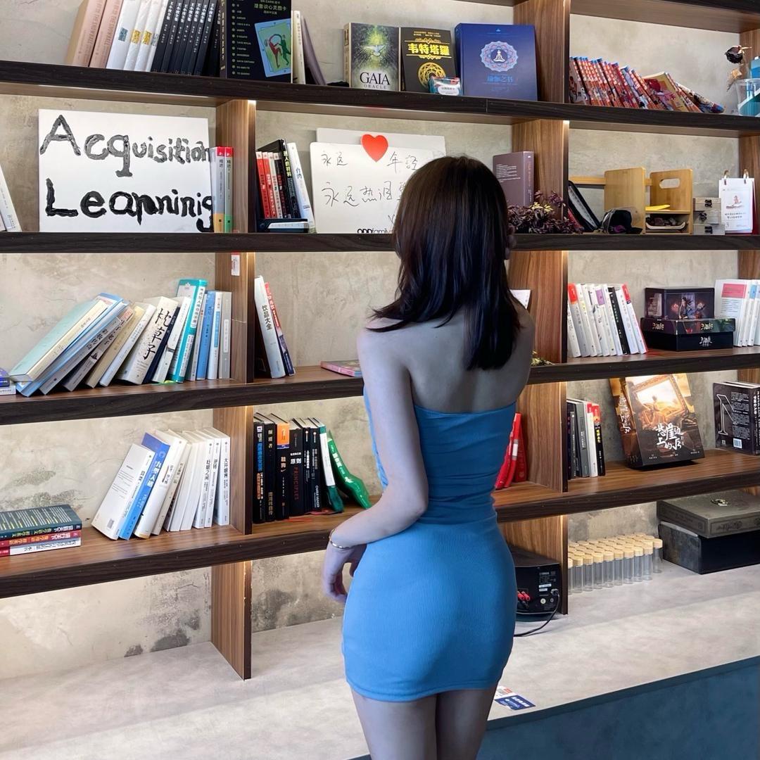 上网冲浪张女士