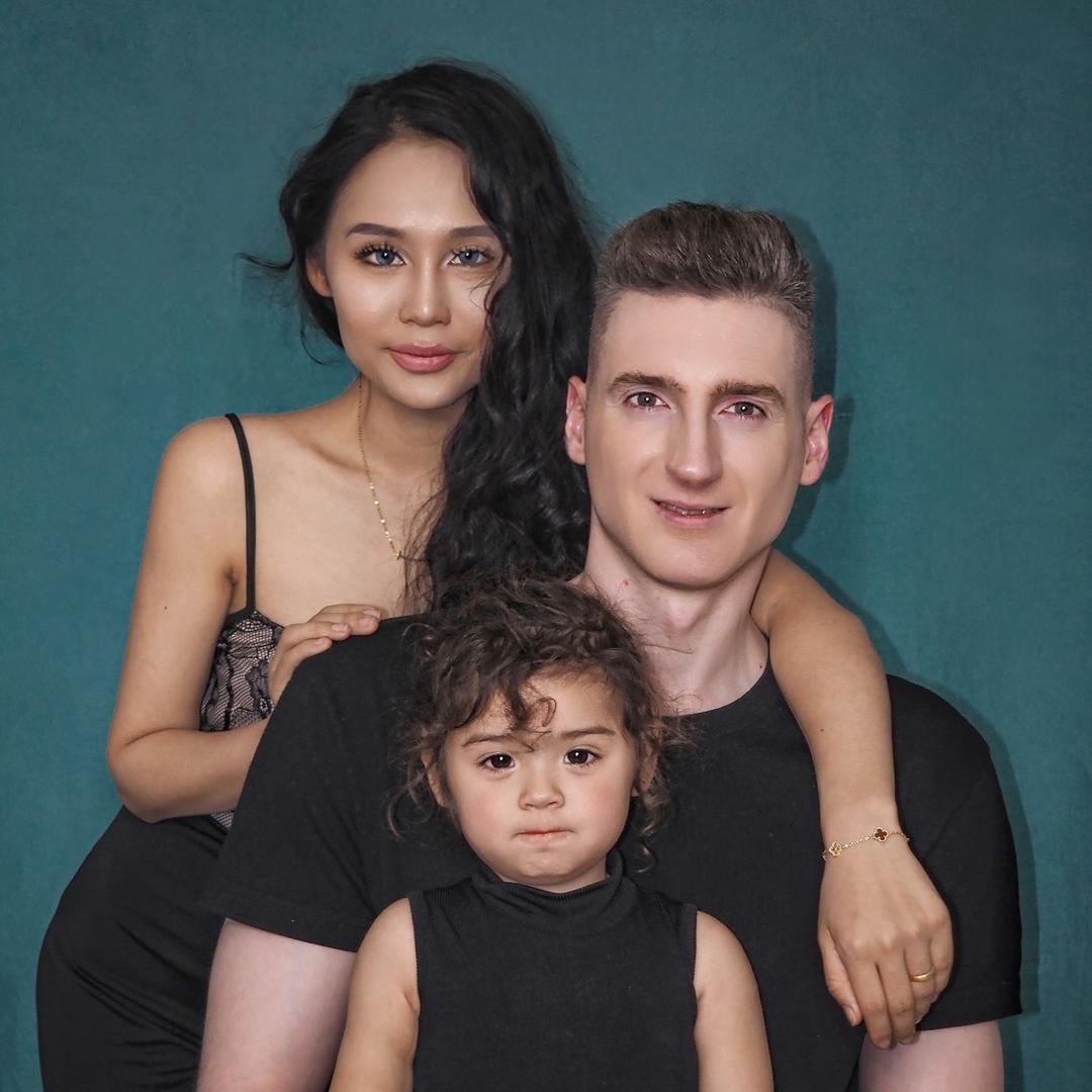 瓦娜莎的一家Family