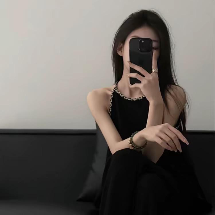 財^