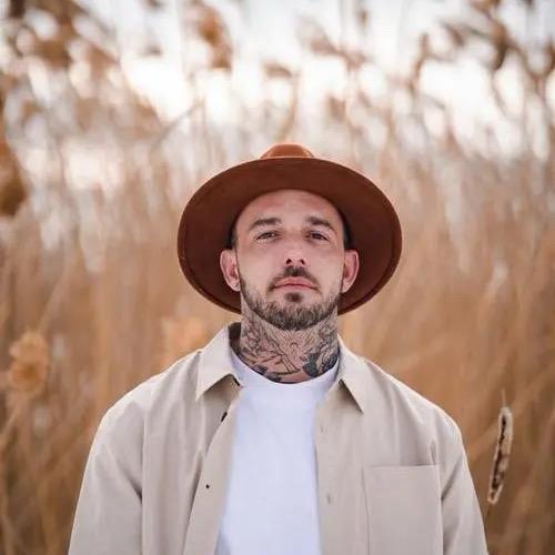 骑着皮皮虾放风筝