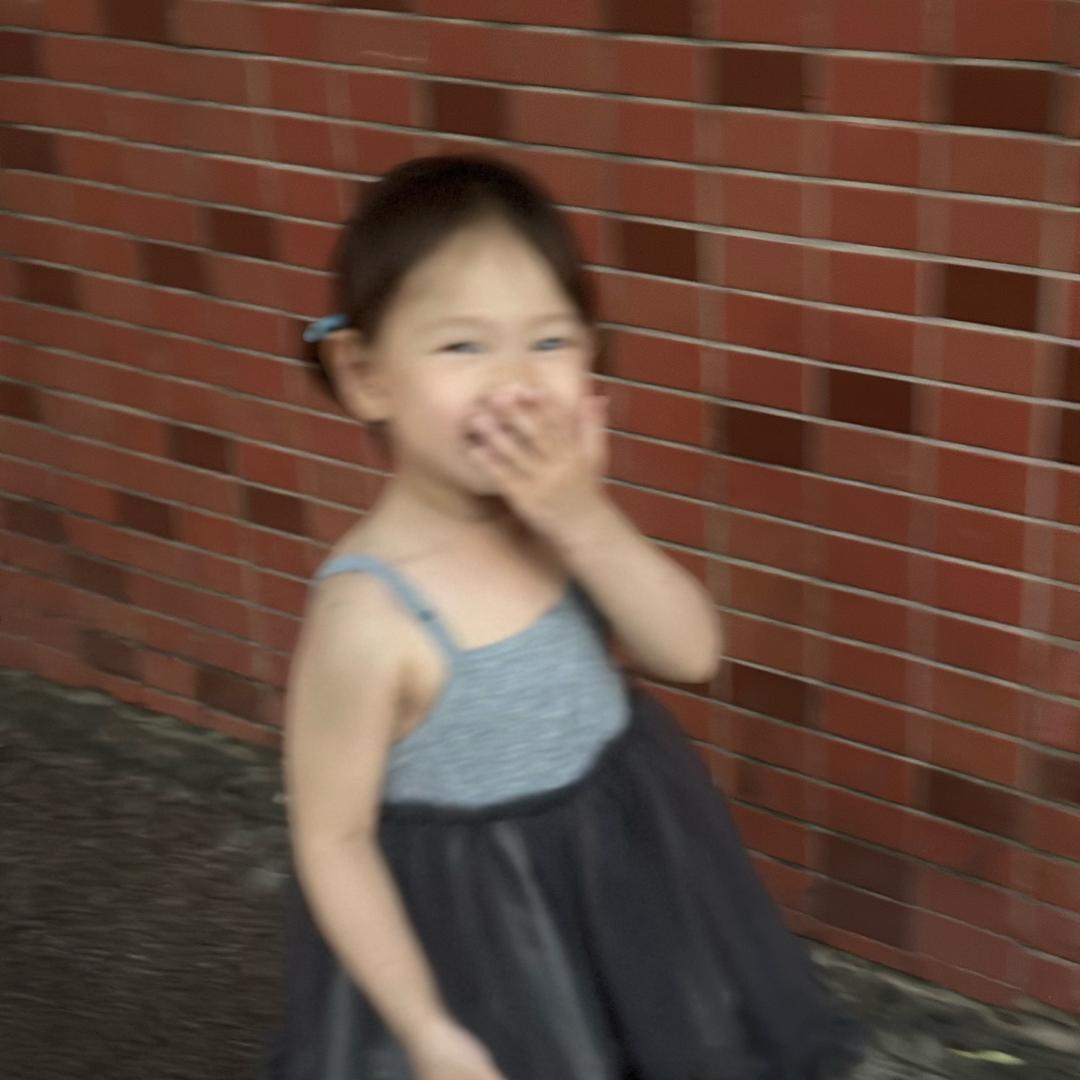 海莱佳佳超爱吃