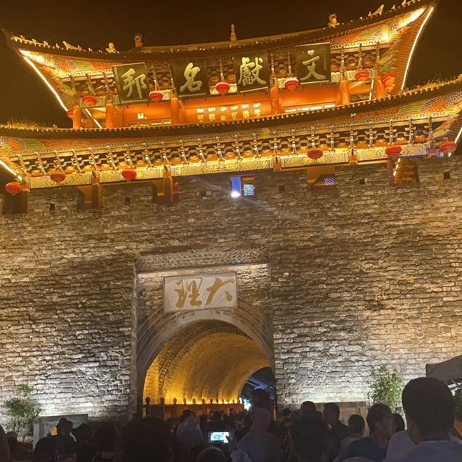 相逢何必曾相识