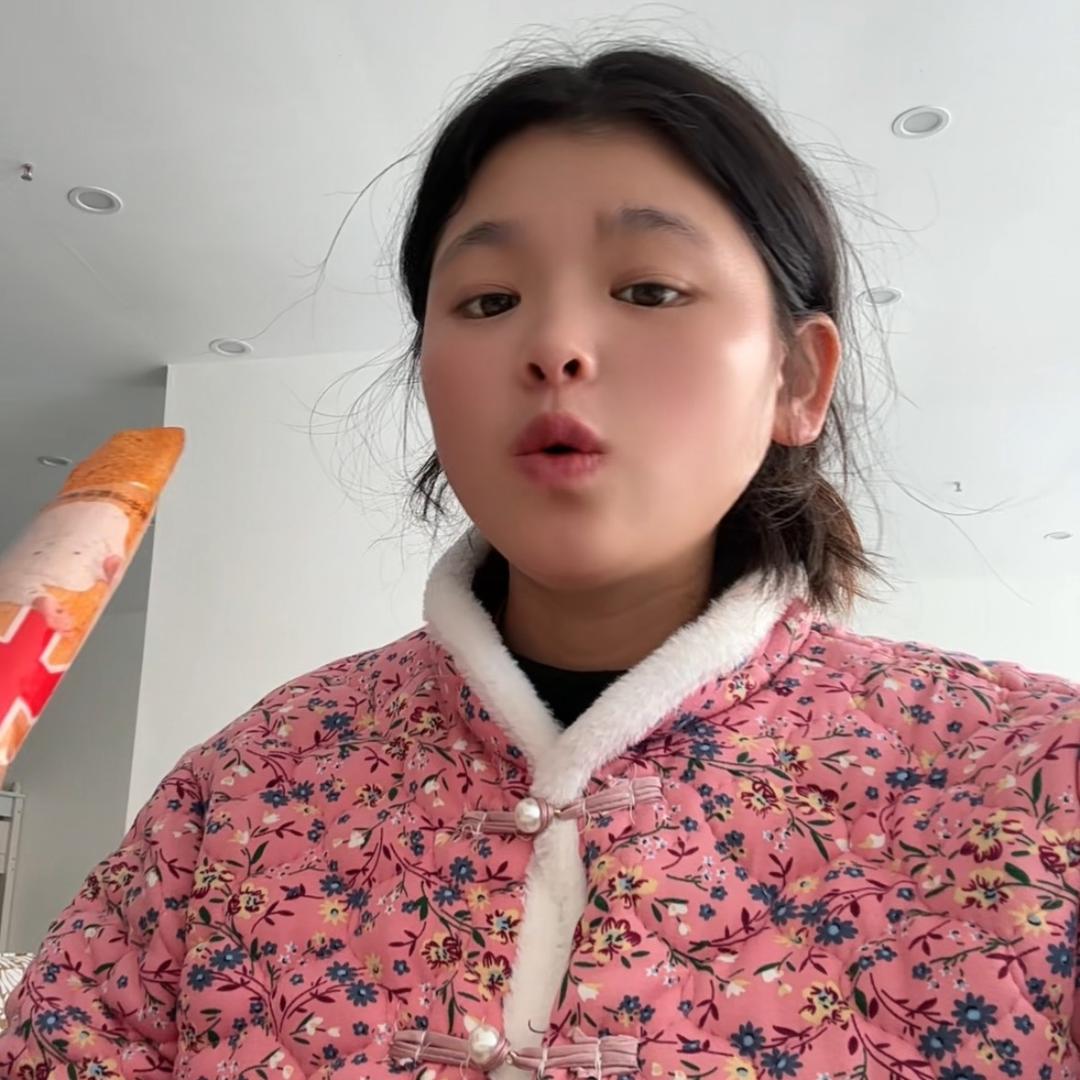 小小婵（爱辣条）