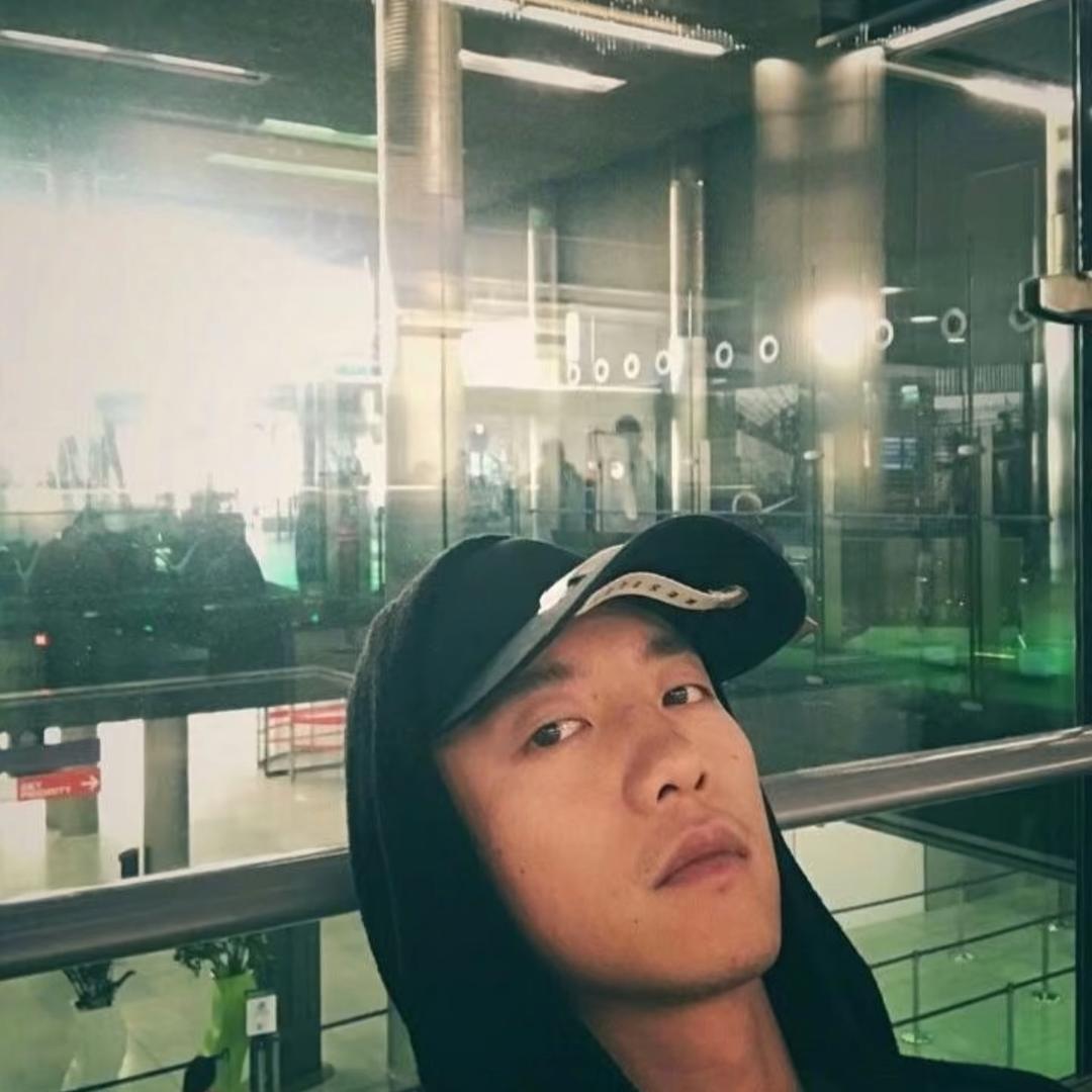 该死的黑眼圈👀