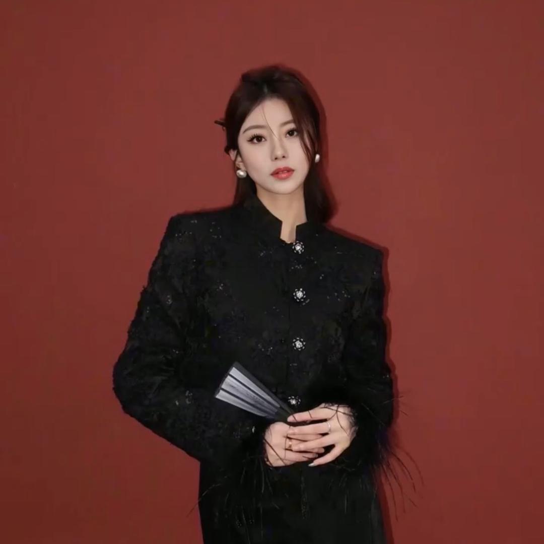 钞票很多张女士