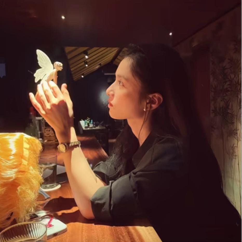 小曼.