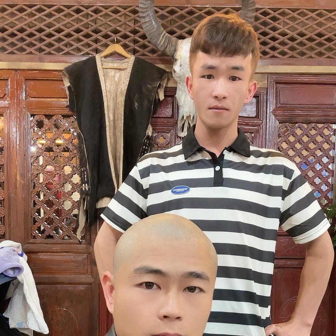 小表弟💫（烟王）