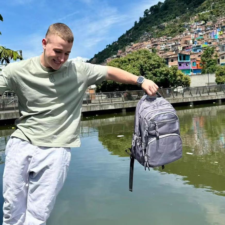 贩卖包包的包有趣