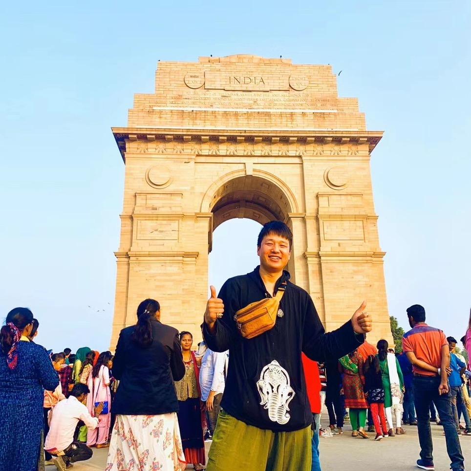 大个子在旅行（嵘光闪闪）