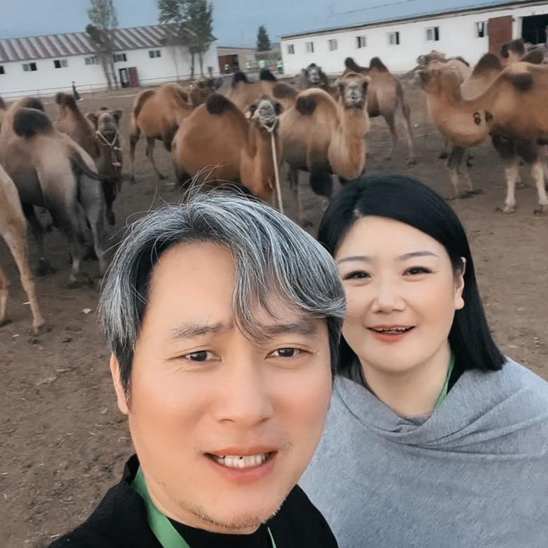 墨姐夫妇（新疆驼奶粉）