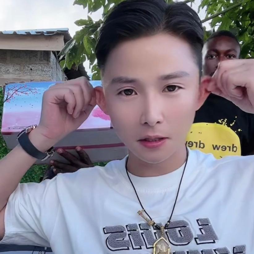 Hello先生家的小迷妹🍀