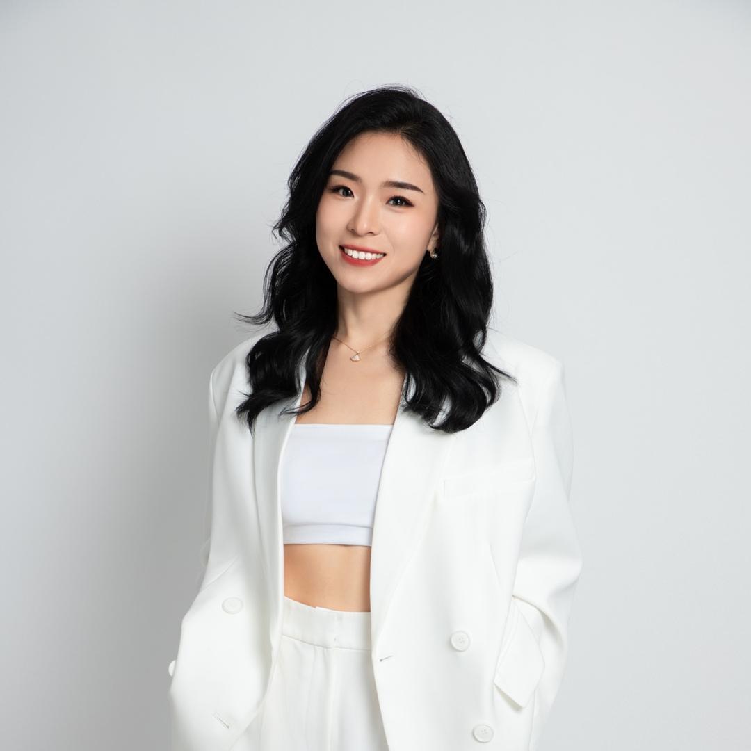 LisaWang (早八中午十二点开播)