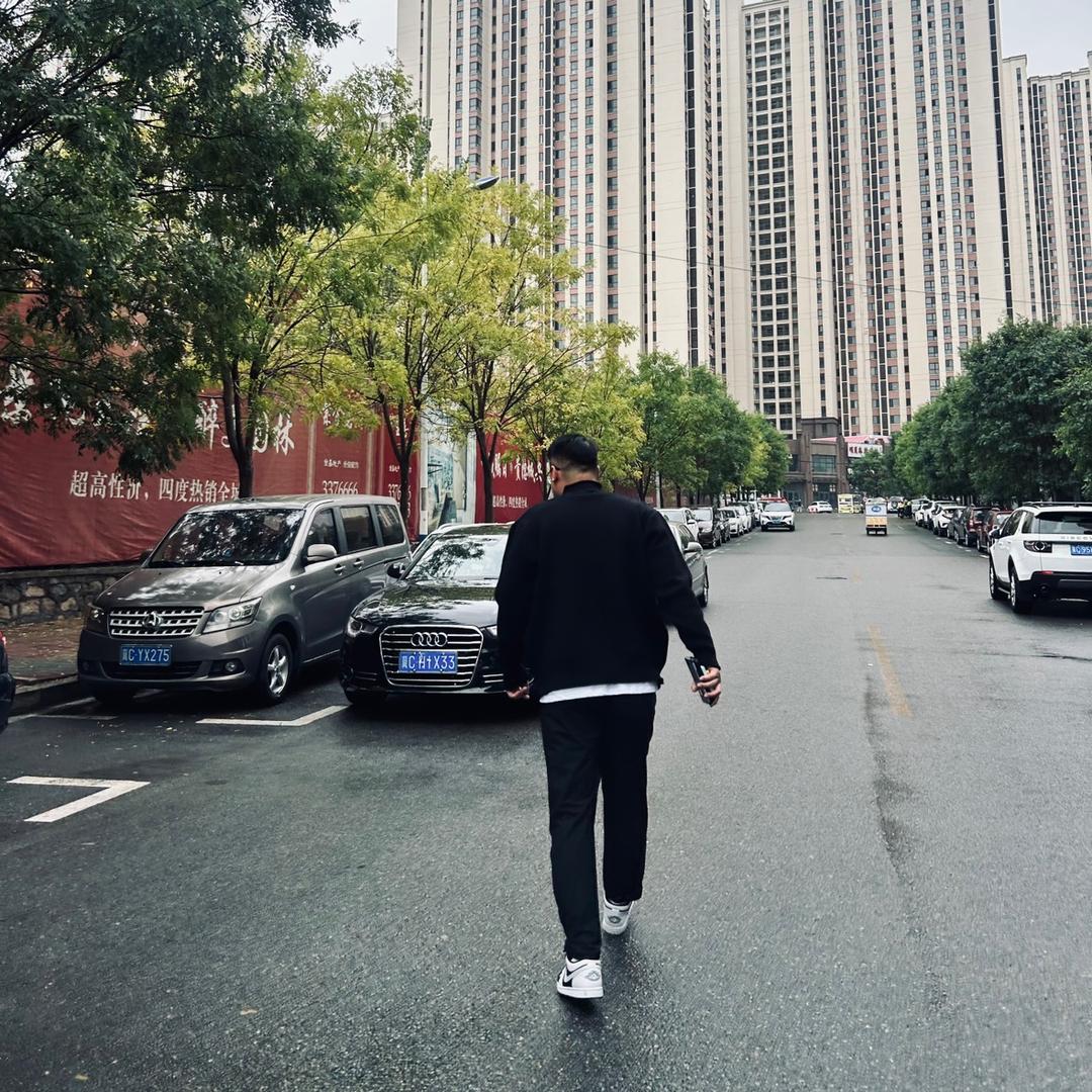 张昊.