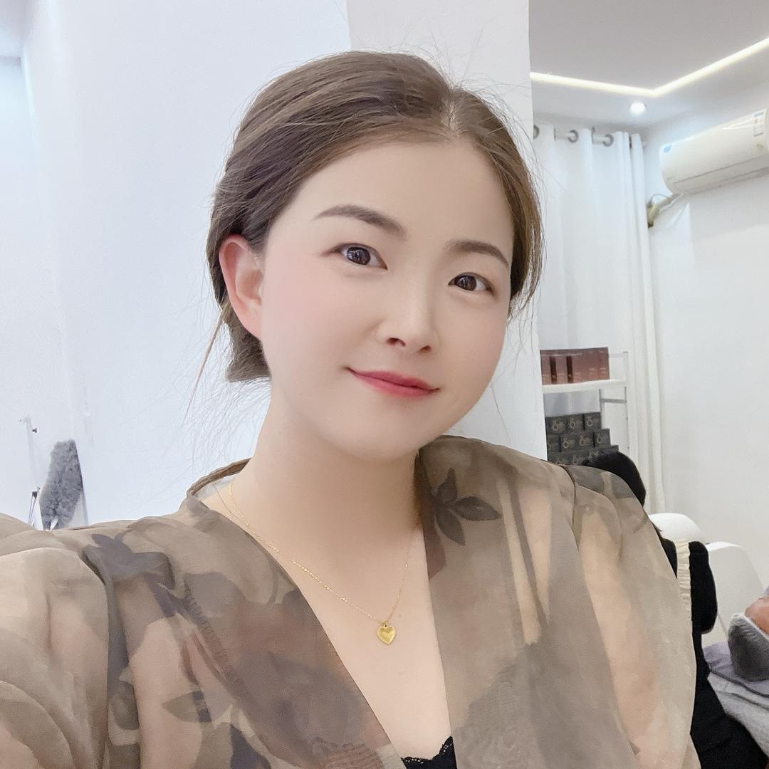 莉莉的朋友圈