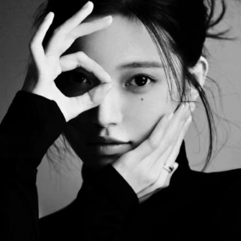 会化妆的小妮子