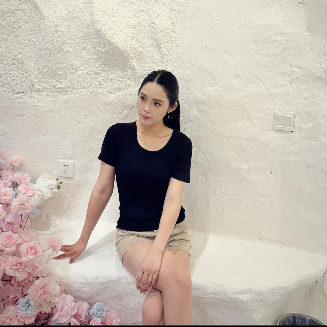 @一颗小草莓ᥫᩣᵕ̈