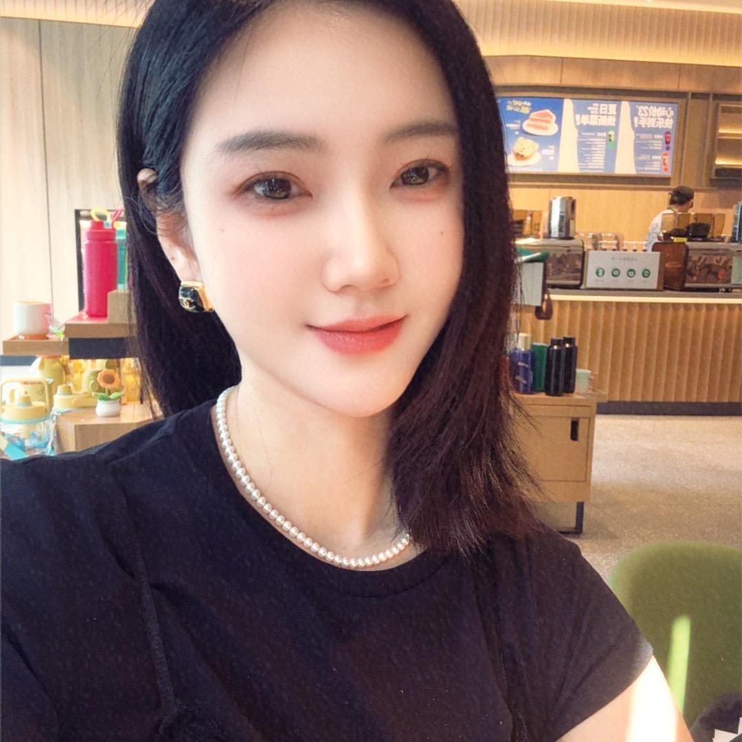 卖pc的小姐姐