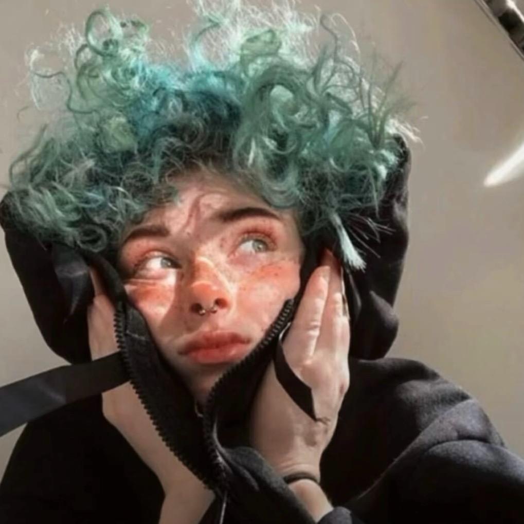 素胚勾勒出青花笔锋浓转淡