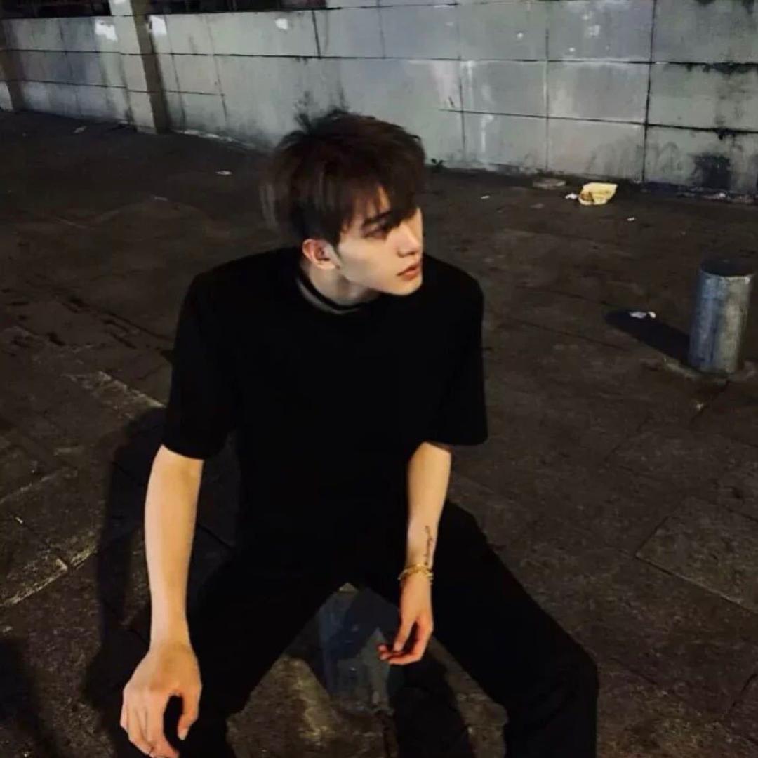 鬼鬼.