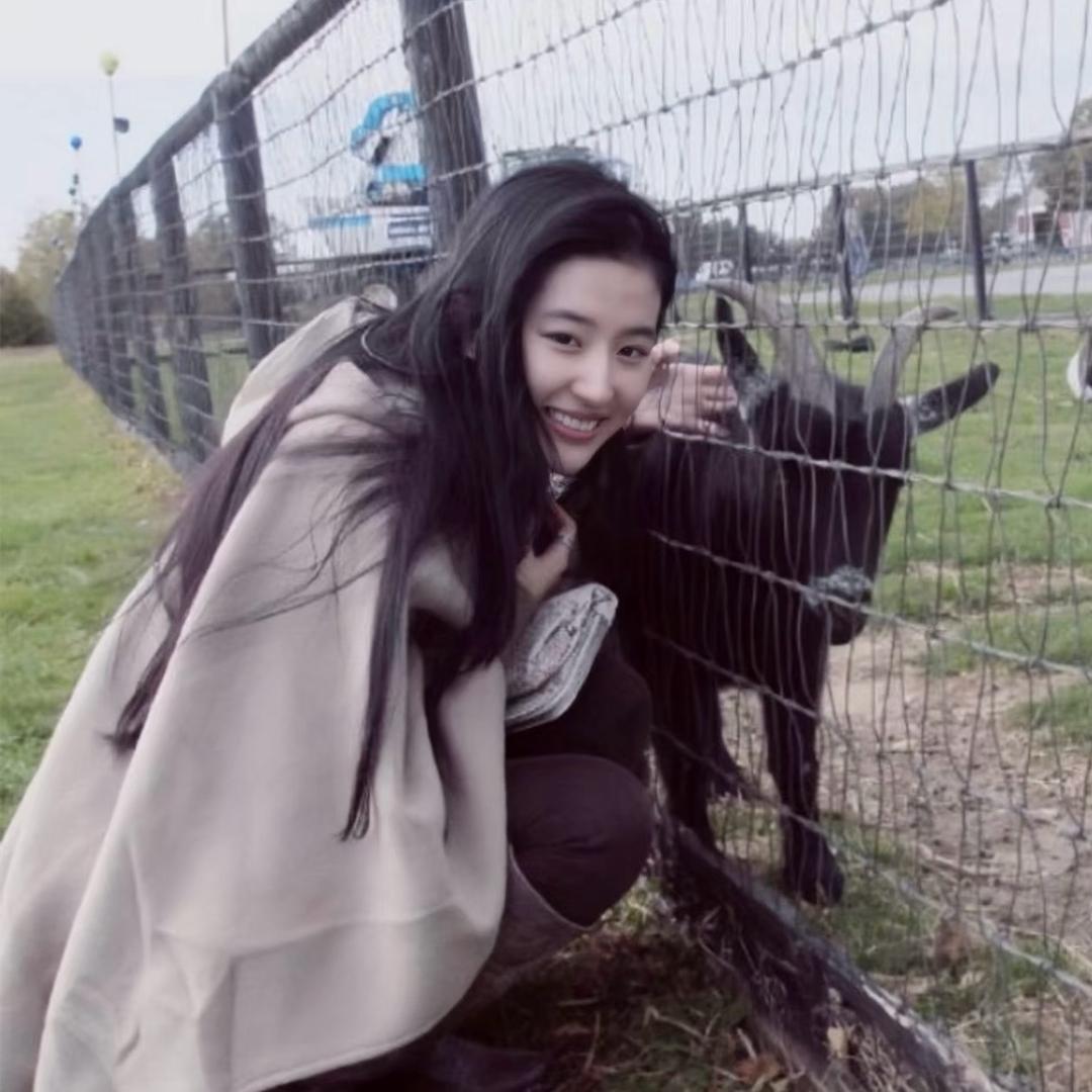 我只偷看你一眼