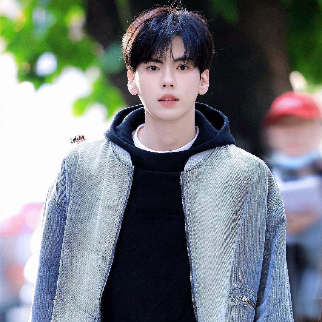Biiii睡多亿点_🦈（见过毕雯珺版）