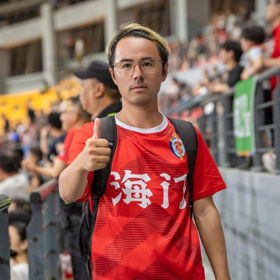 踢球的外卖小哥