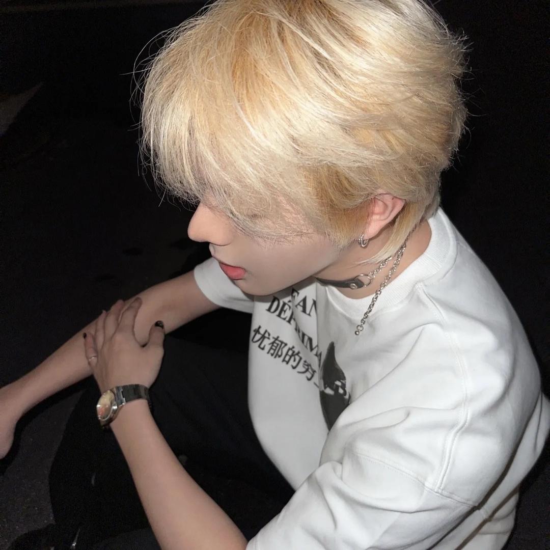 帅气薯条不蘸过期番茄酱