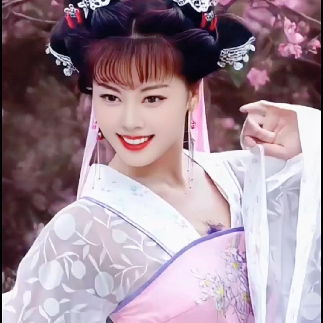 依彤