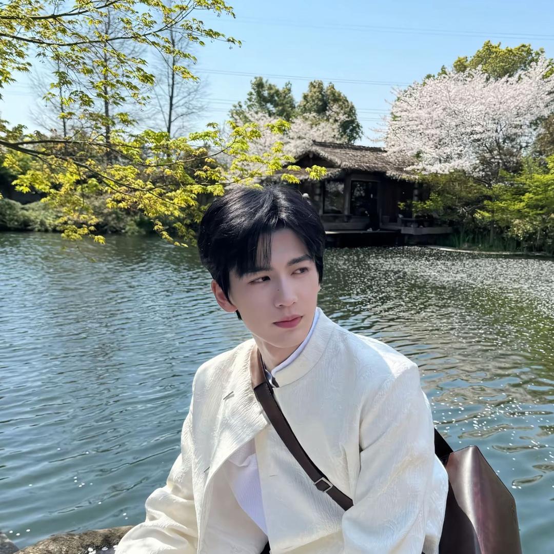 卖蜡笔的小新💗