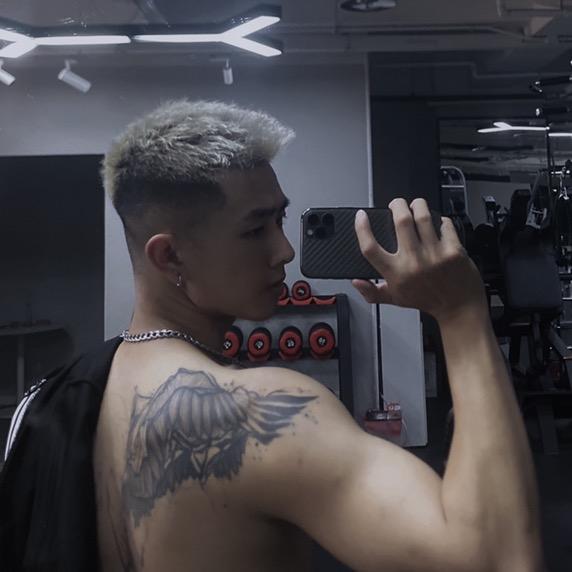 开了家RnB酒吧和Hiphop吧的TAn