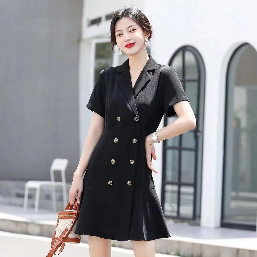 名品女装穿搭