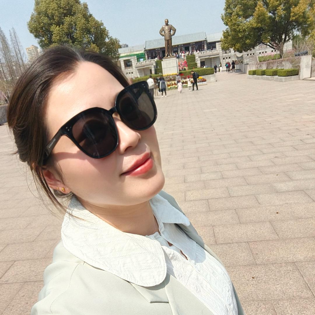 🌹 清風伴華裳🌹