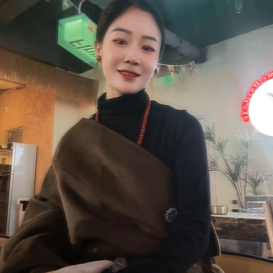 浅笑不语……