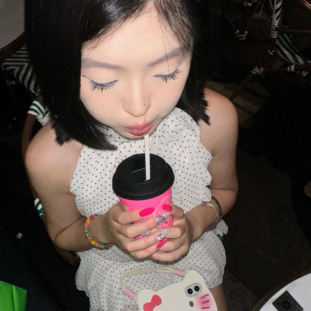 别捏我双双双下巴（没有双下巴版）