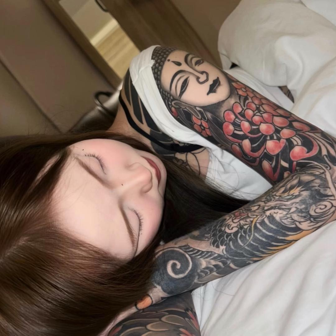 鲍…