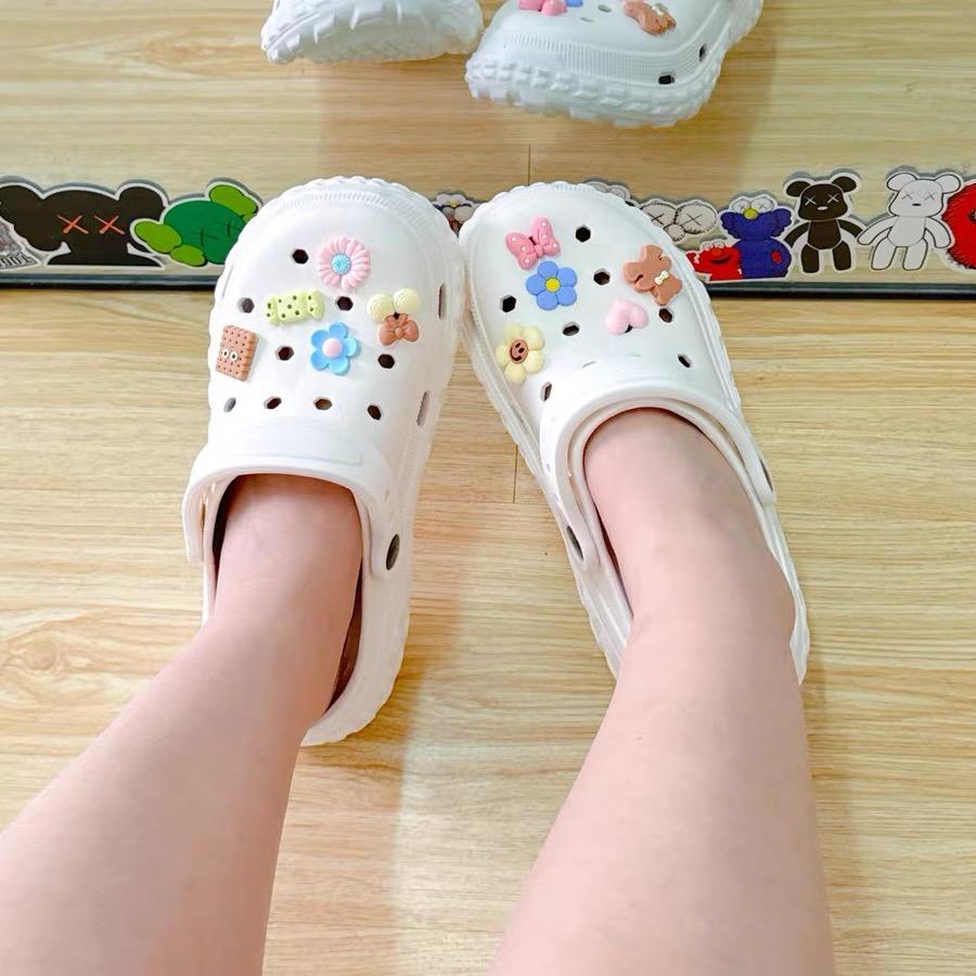 卖洞洞鞋的小疯子