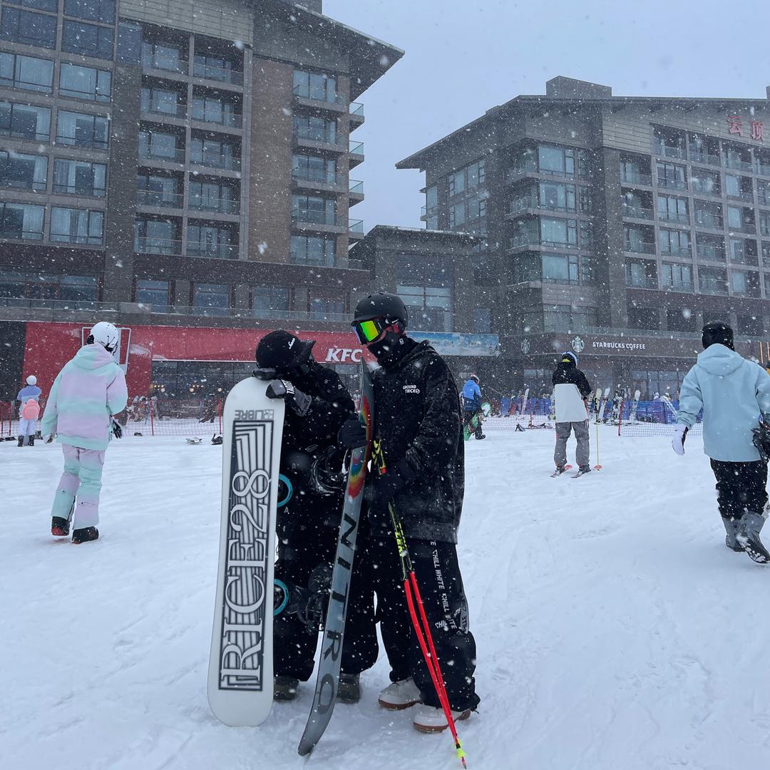 红花尖滑雪教练总部