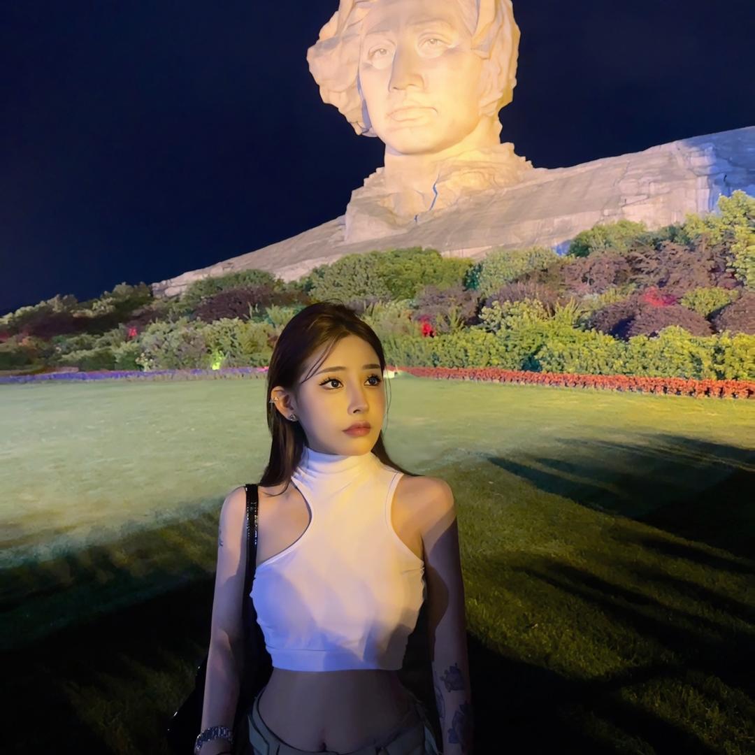 刘一菲.